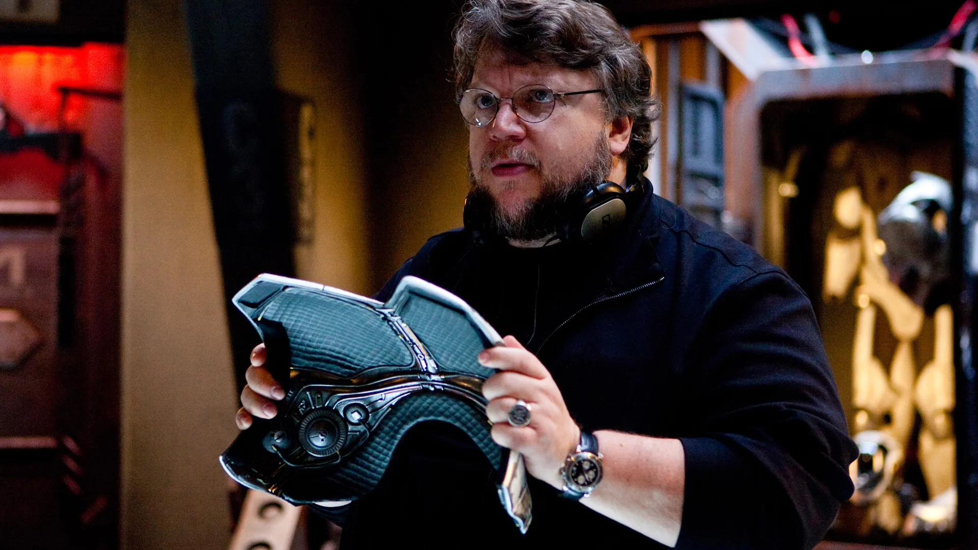 Guillermo del Toro dirigiendo