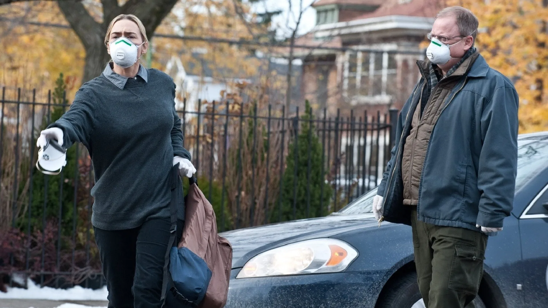 contagion kate winslet with facemask