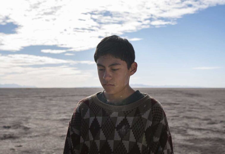 Un huérfano mexicano emprende un viaje para encontrar los restos de su padre: Tráiler de La caja de Lorenzo Vigas