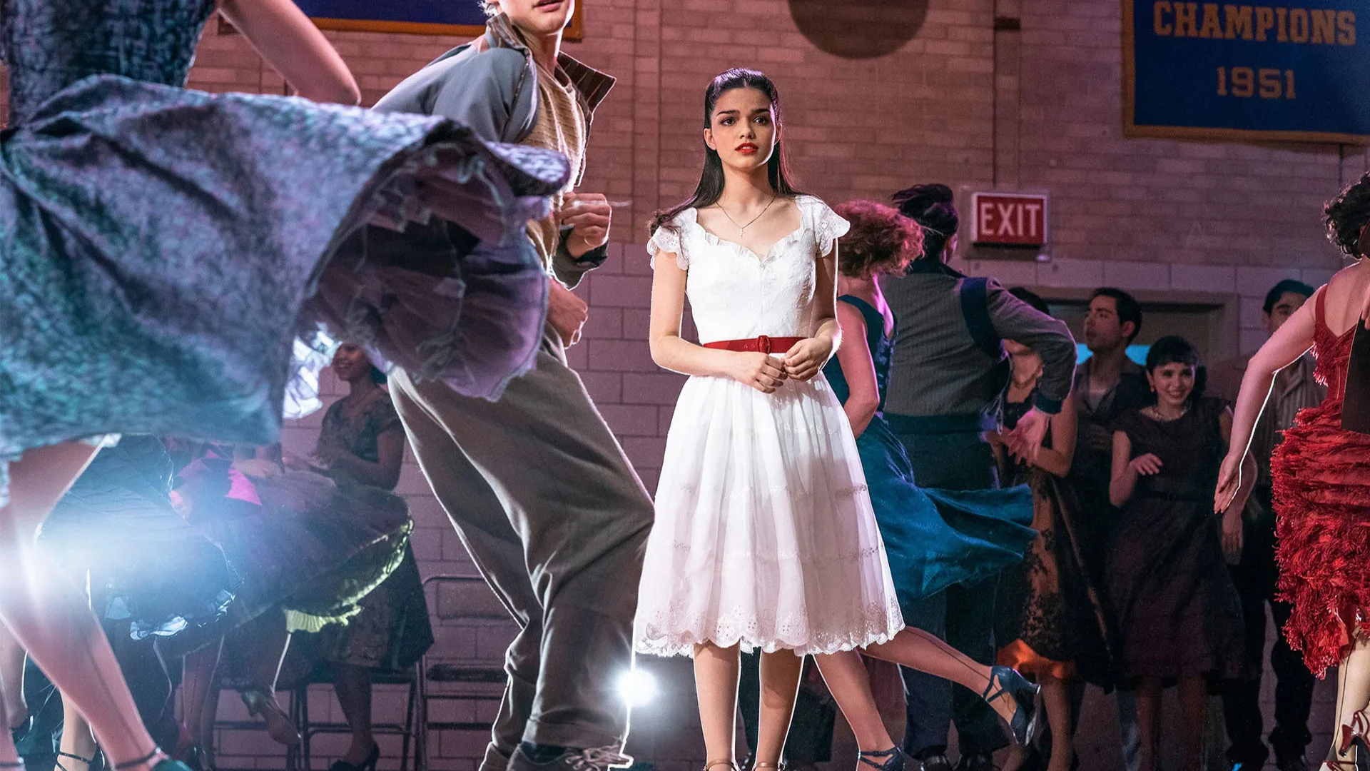 Rachel Zegler bailando West Side Story 