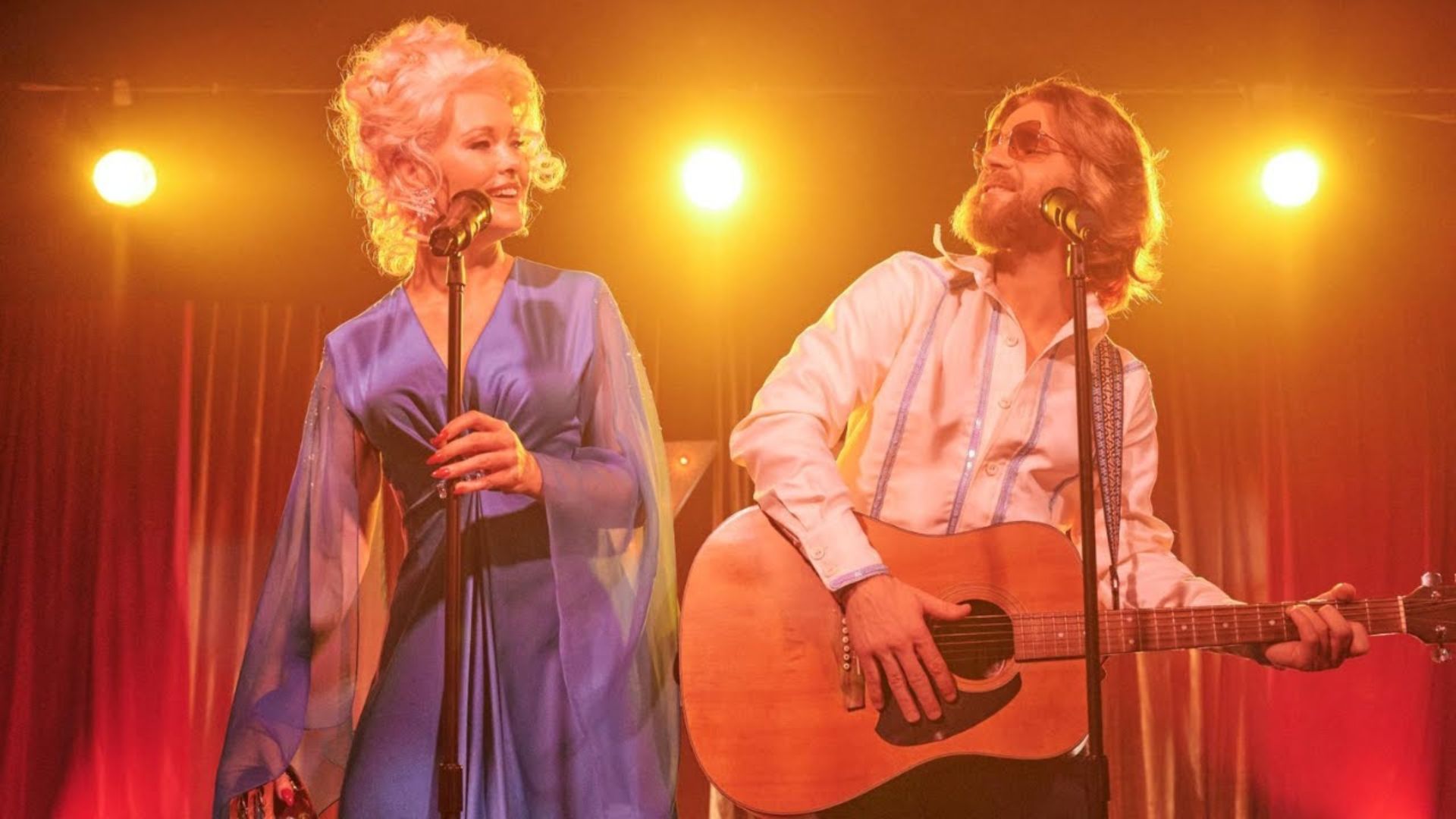 seriously red stills pelicula comedia dolly parton imagenes (2)
