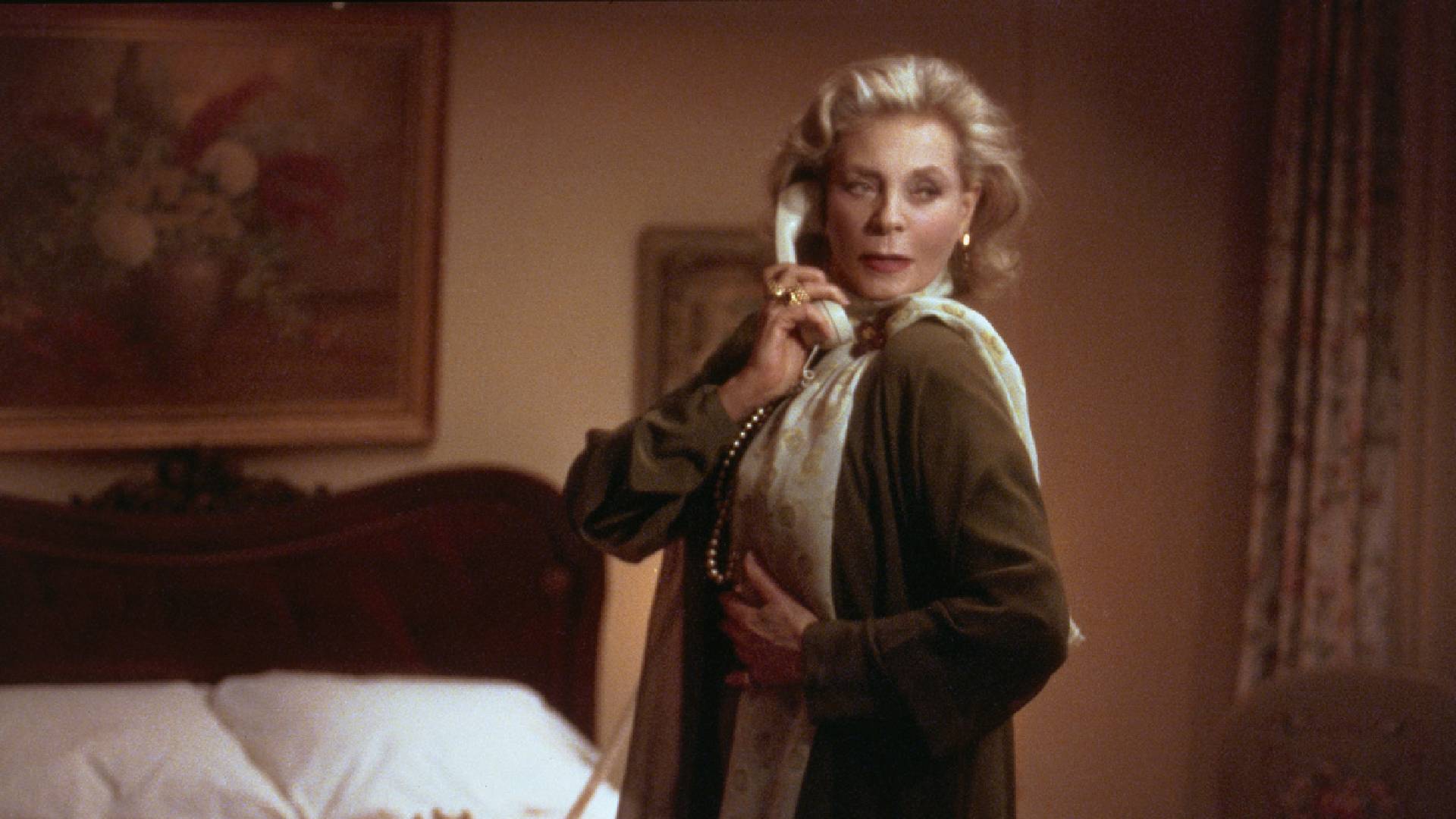 lauren bacall the mirror has two faces pelicula