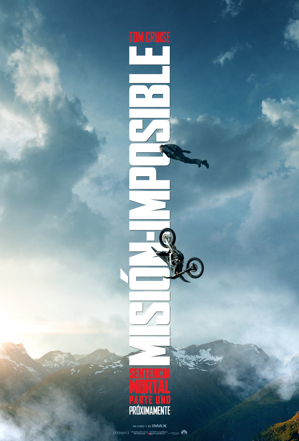 tom-cruise-parapente-moto-en-el-aire-acrobacia-mision-imposible-7-poster-imax
