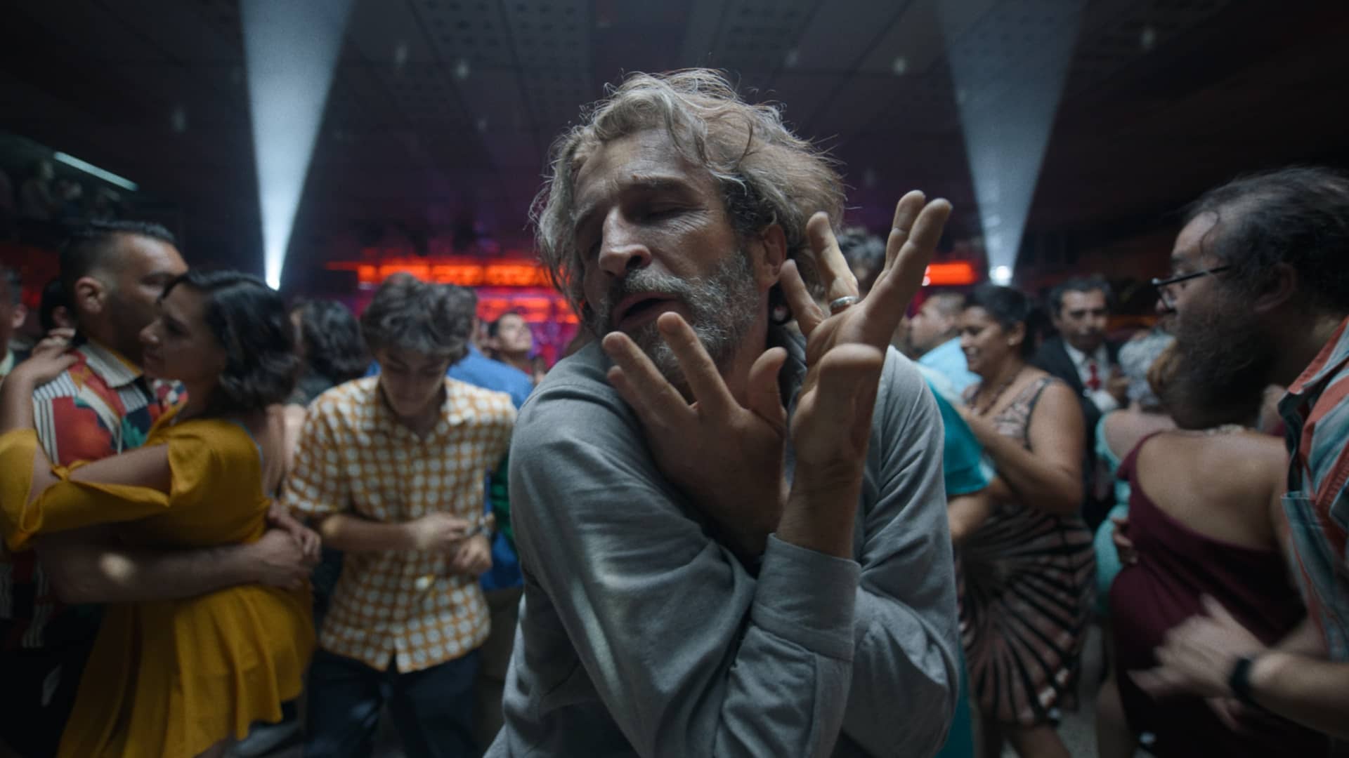 Daniel Giménez Cacho en escena de Baile de Bardo de Alejandro González Iñárritu