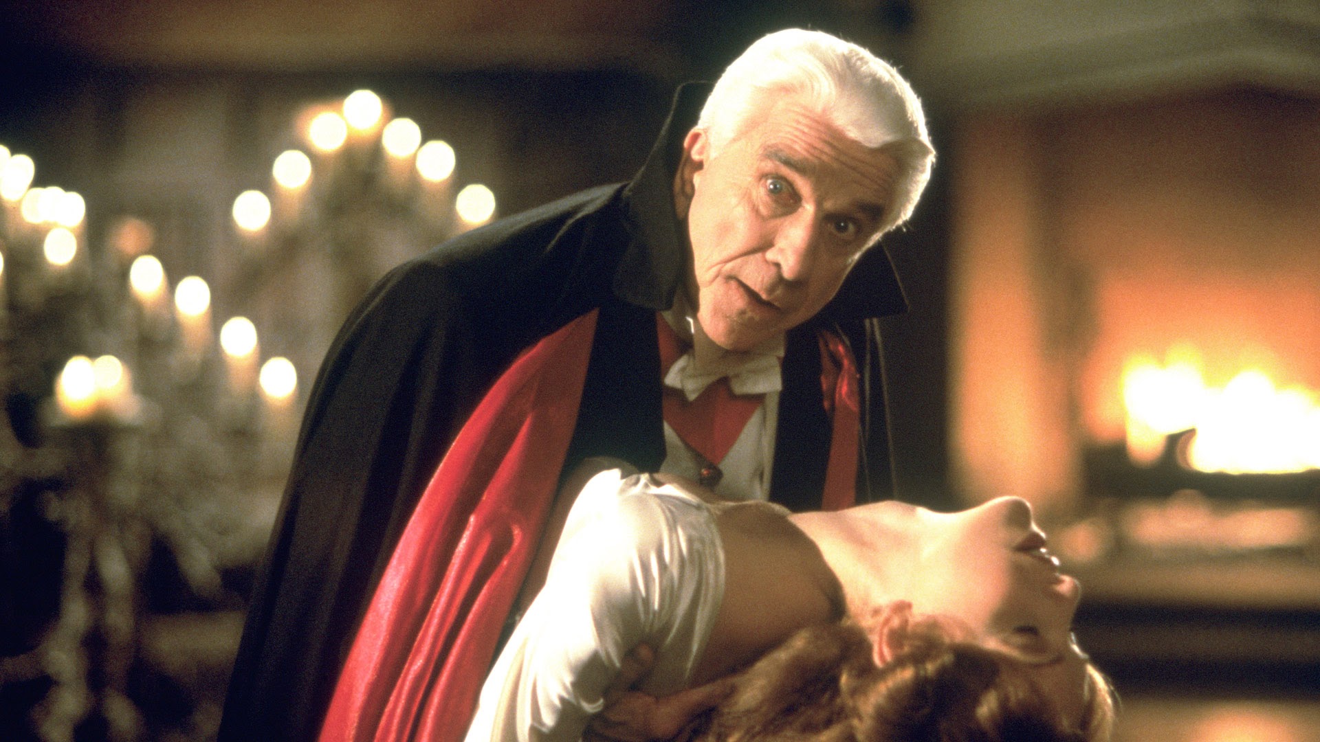 Leslie Nielsen como Drácula en Drácula muerto pero feliz