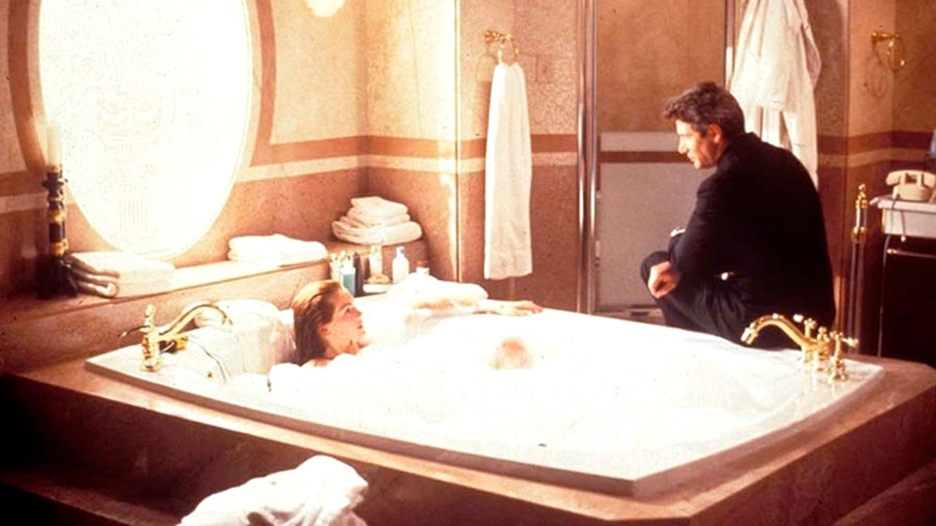 Julia Roberts y Richard Gere en Mujer bonita escena tina