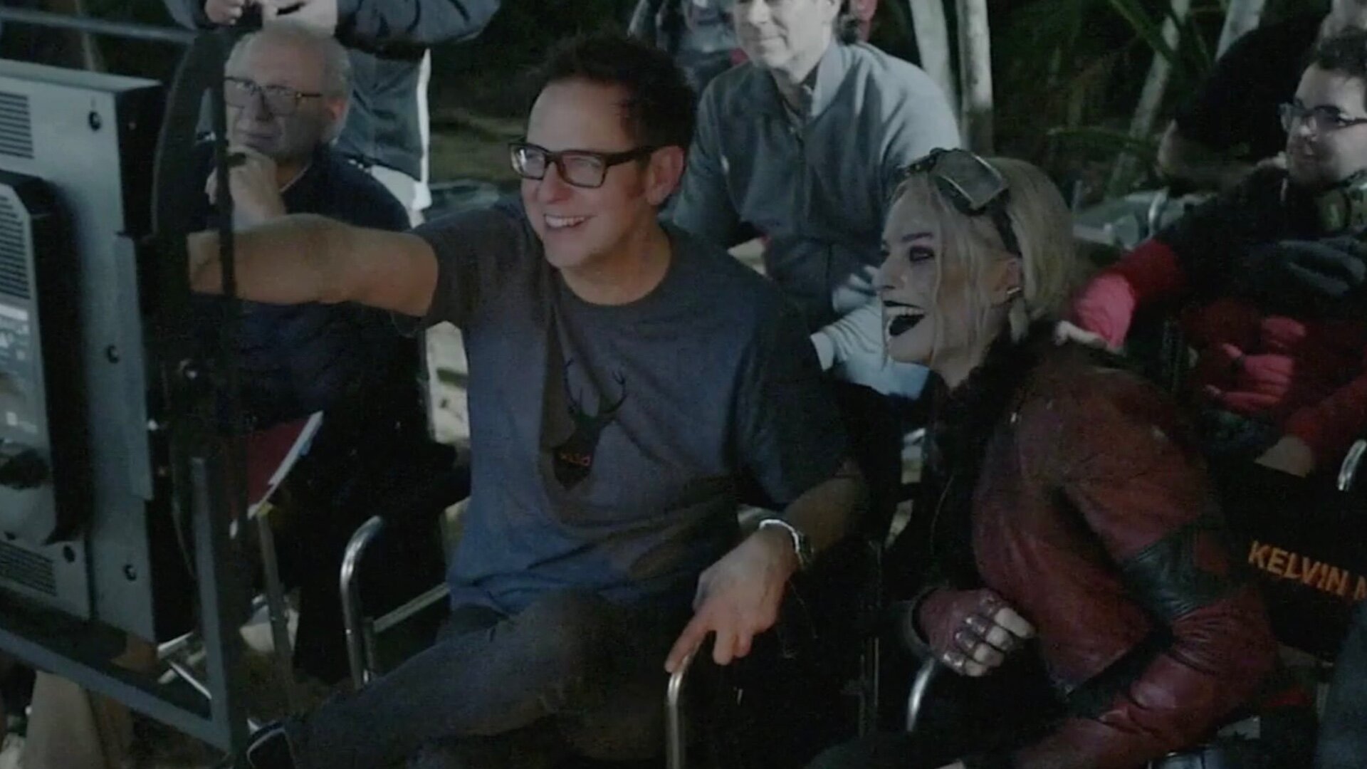 James Gunn con Margot Robbie como Harley Quinn en Escuadrón Suicida