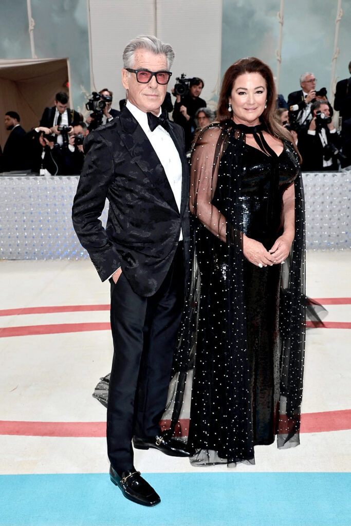 Pierce Brosnan y su esposa