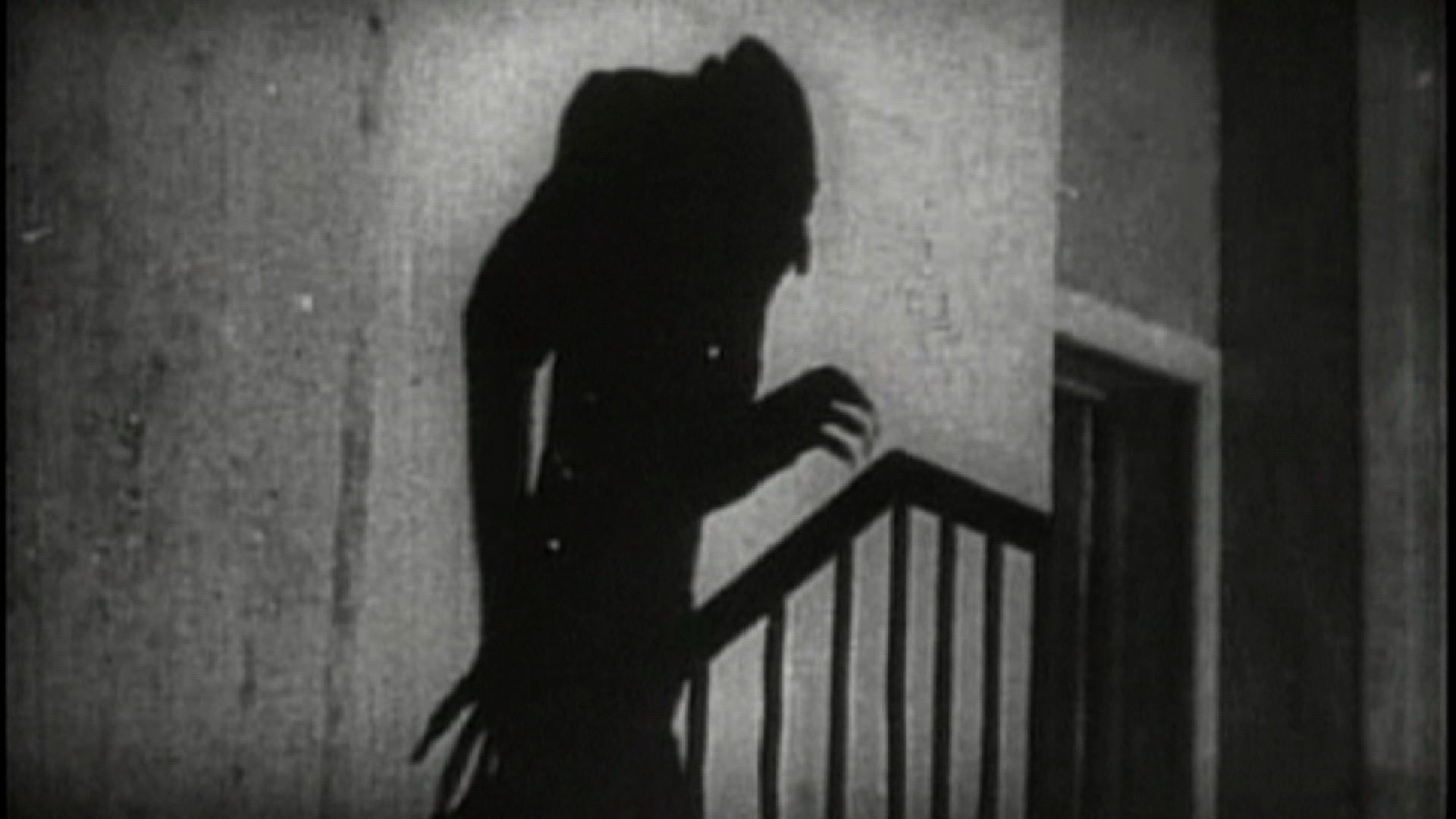 Nosferatu de FW Murnau escena sombra en la escalera