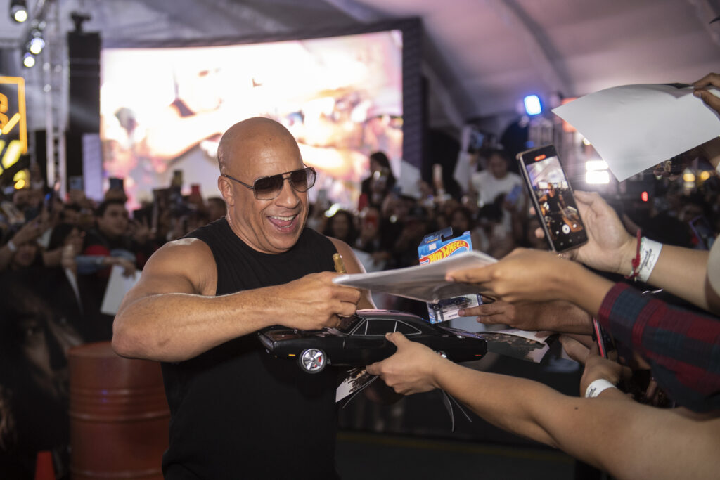 Vin Diesel firmando autógrafos