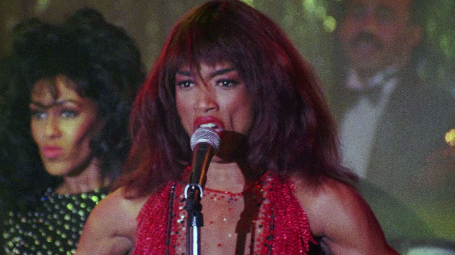 Angela Bassett como Tina Turner