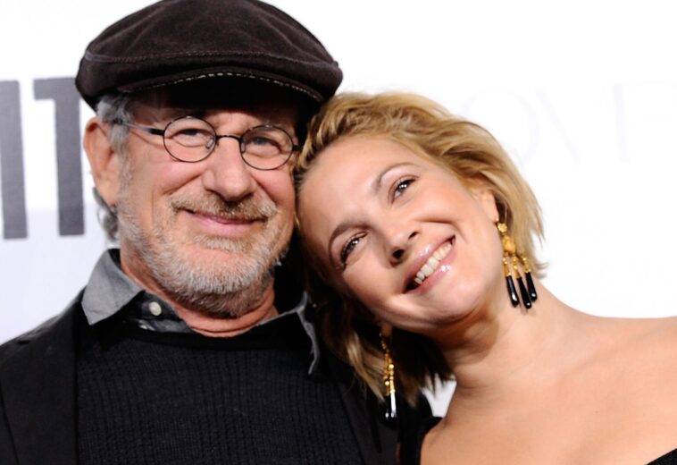 ¡Un salvador! Drew Barrymore le agradece a Steven Spielberg por ser la única figura paterna en su vida