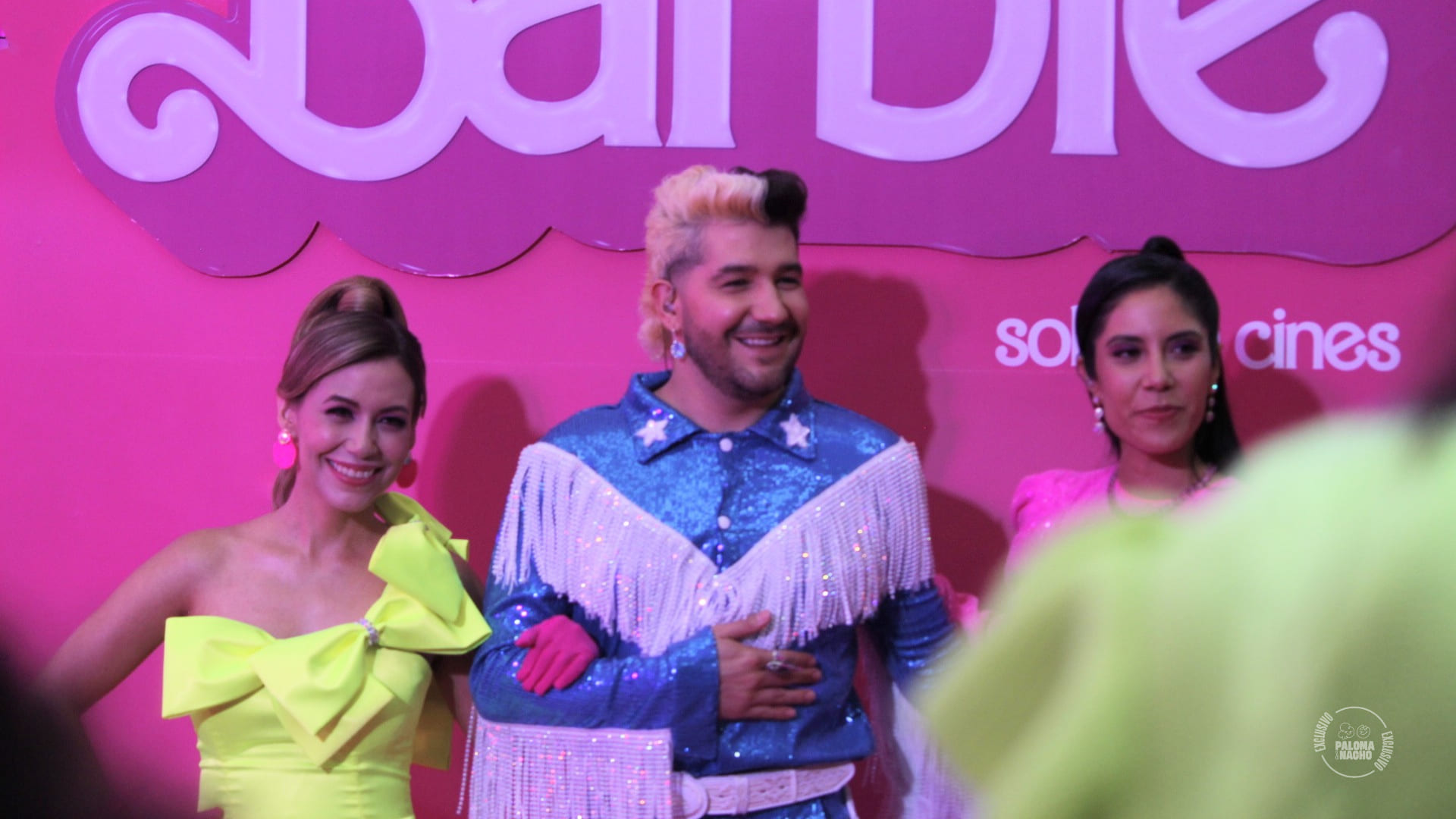 Gaby Cam Héctor Trejo y Gaby Meza alfombra rosa Barbie CDMX