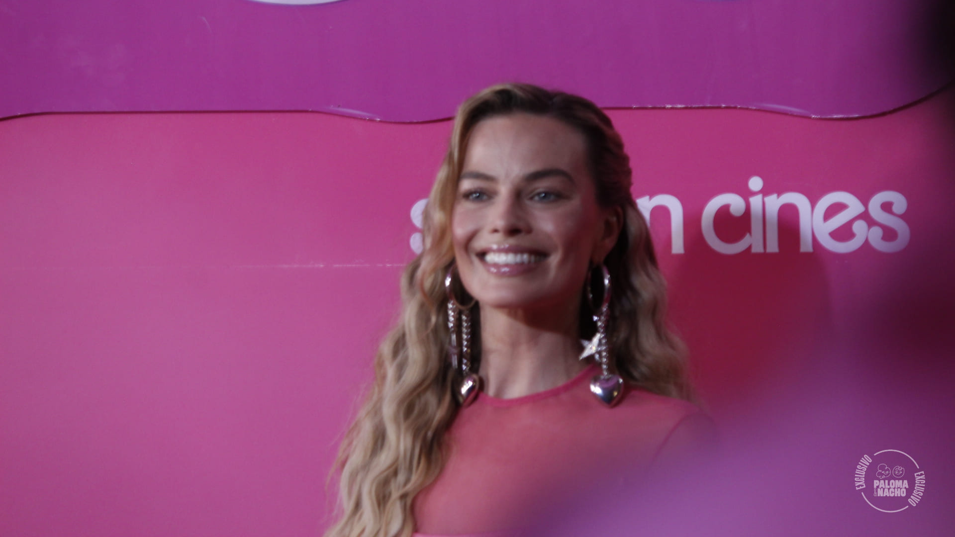 Margot Robbie con vestido rosa en premiere de Barbie en México