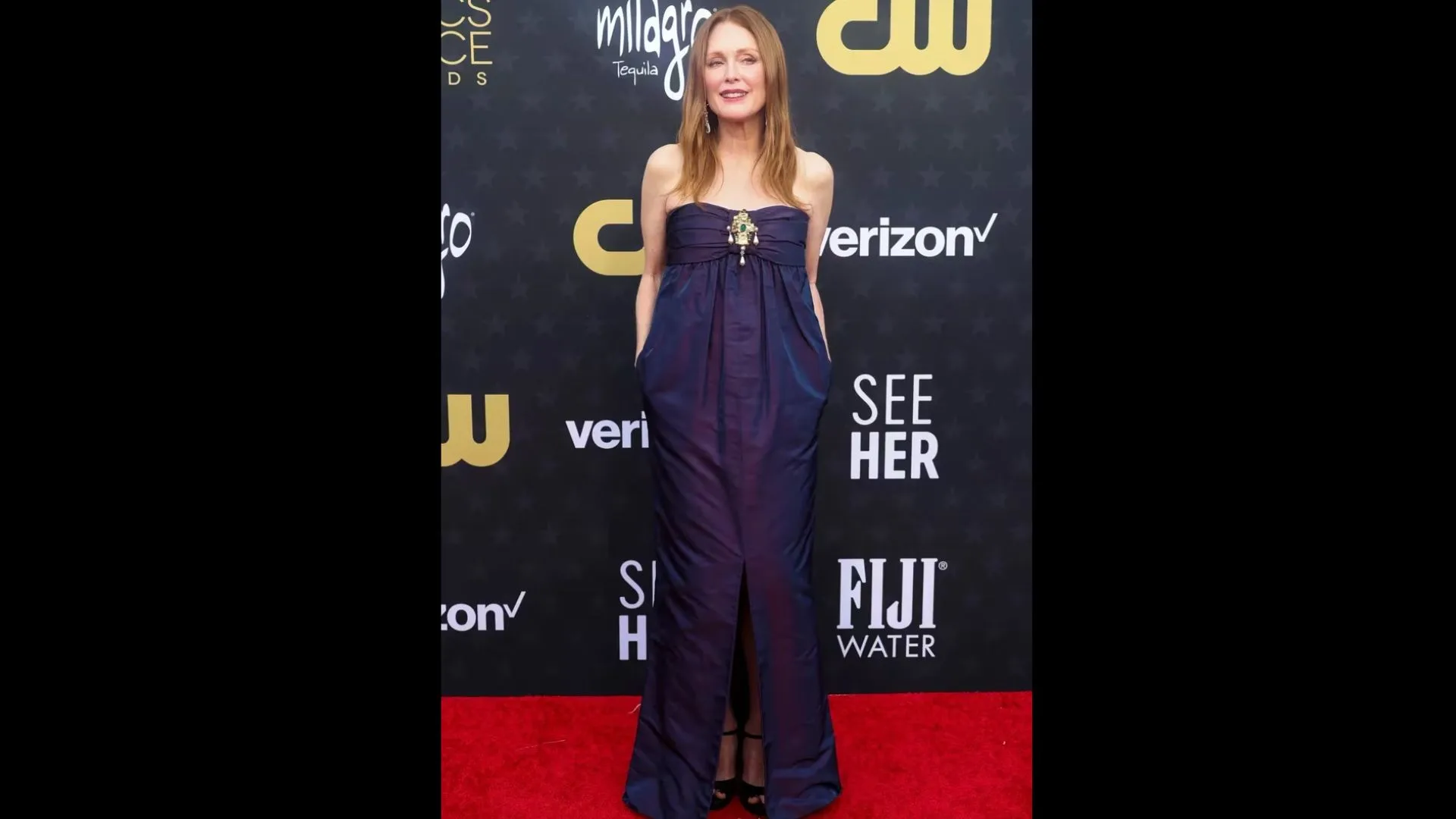 Julianne Moore en los  mejores looks de alfombra roja en los Critics Choice Awards 2024