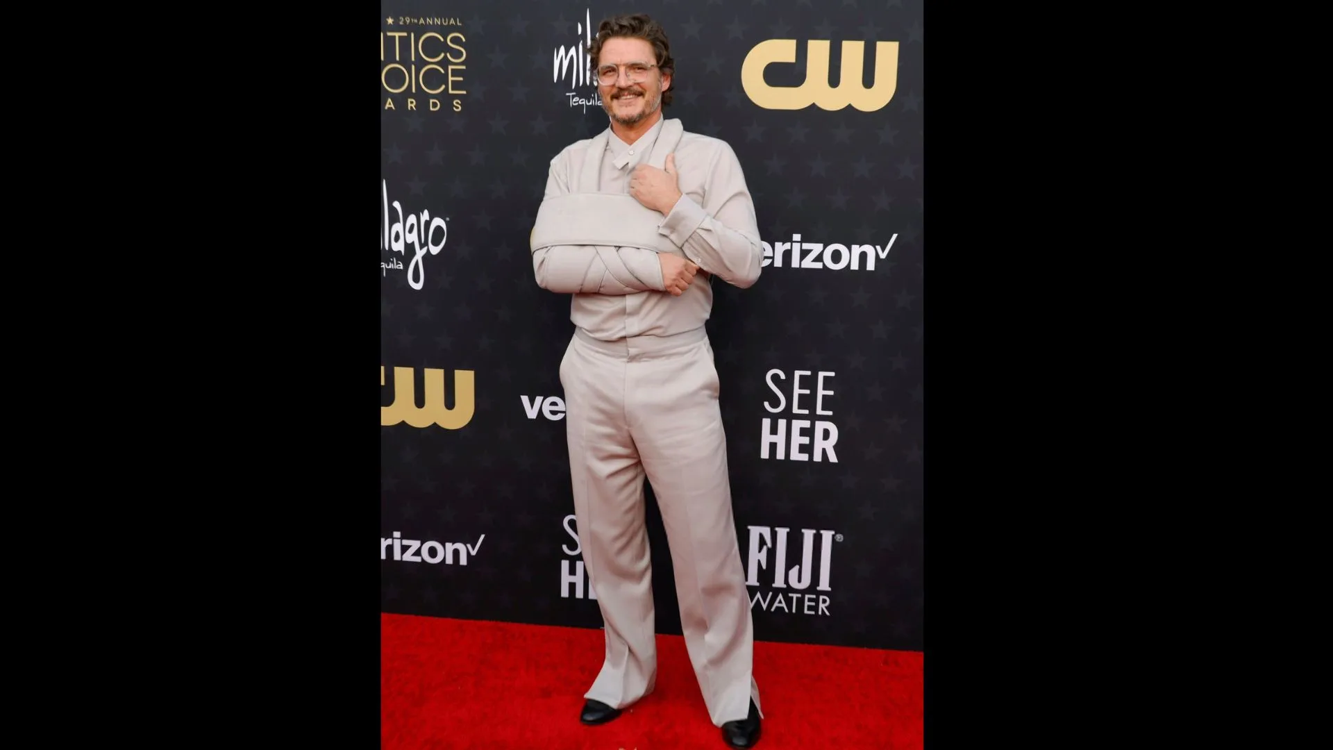 Pedro Pascal en los  mejores looks de alfombra roja en los Critics Choice Awards 2024
