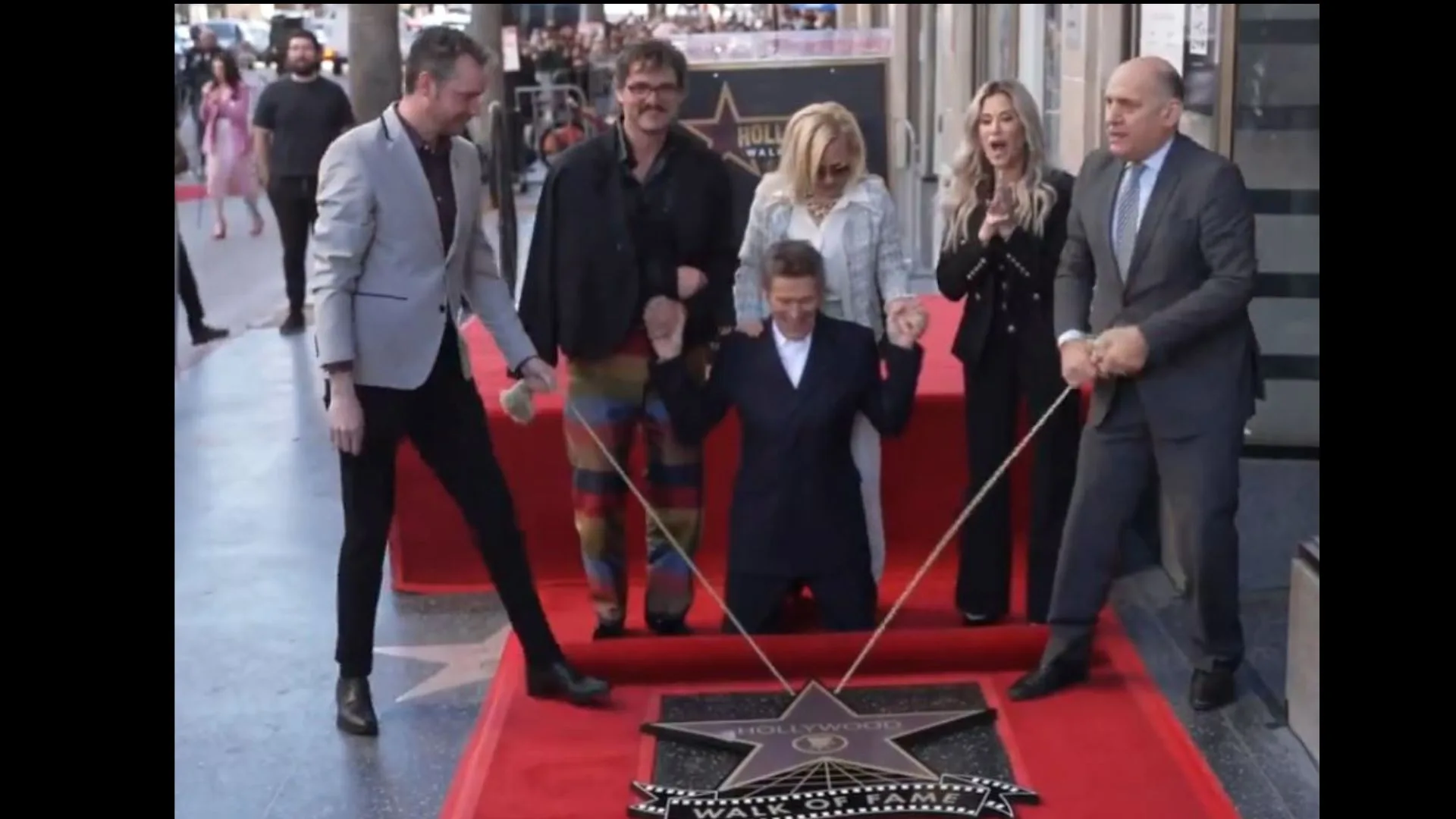 Willem Dafoe recibe su estrella en el Paseo de la fama de Hollywood