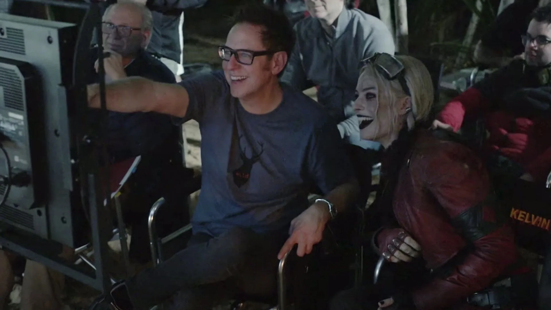 James Gunn junto a Margot Robbie dirigiendo El Escuadrón Suicida