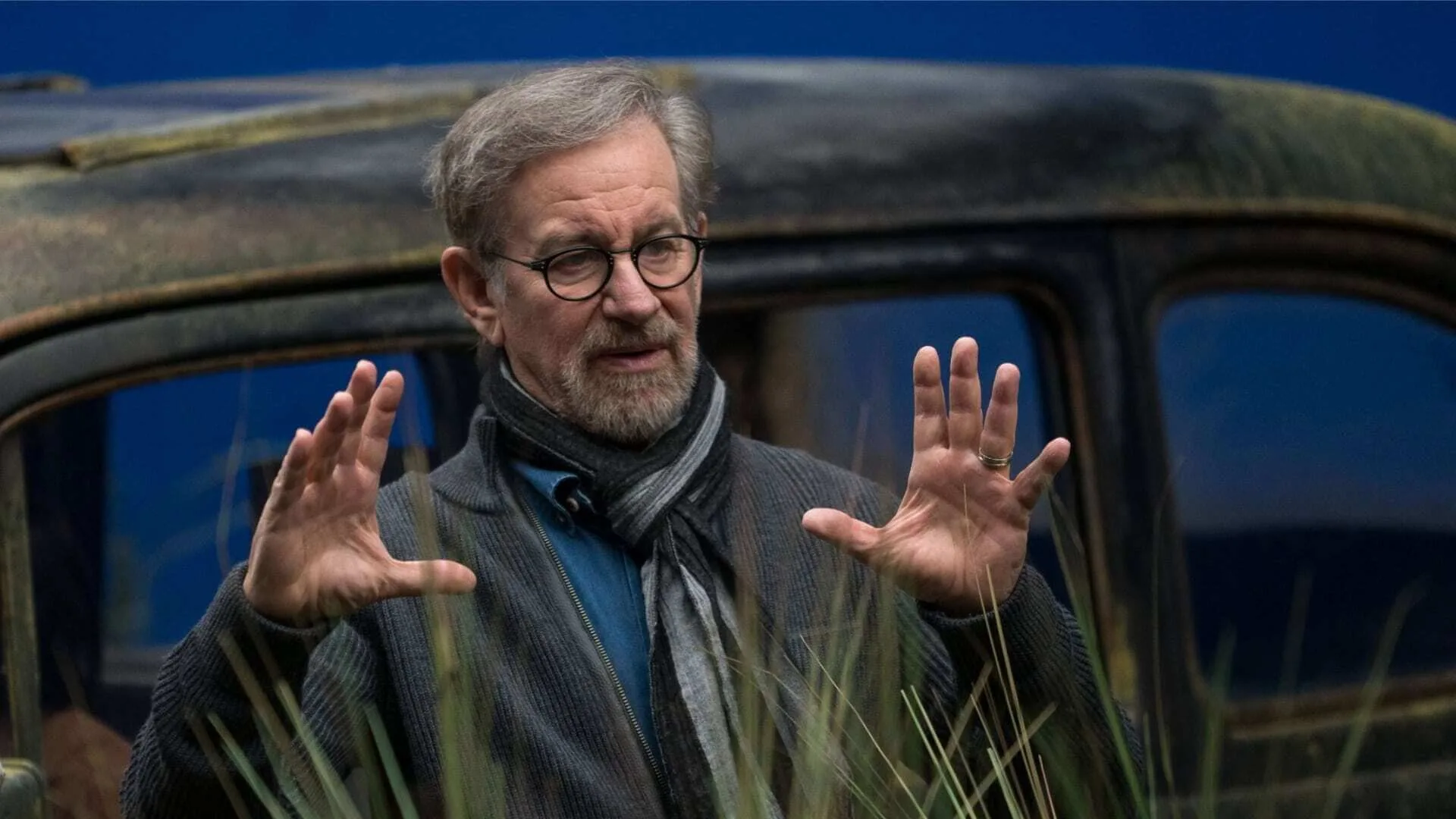 Steven Spielberg dirigiendo en un set de filmación