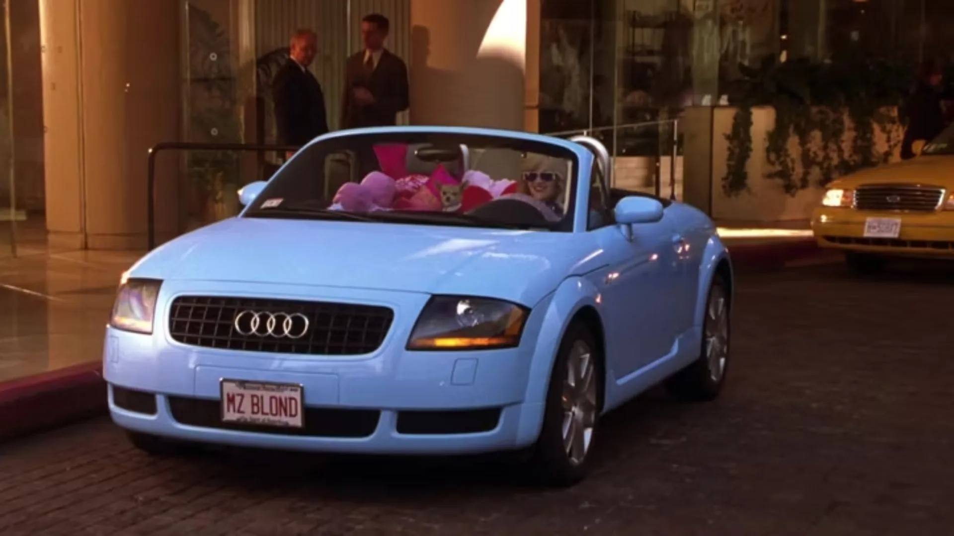 En Legalmente rubia 2 Elle Woods aparece en un Audi a su medida en estilo y comodidad