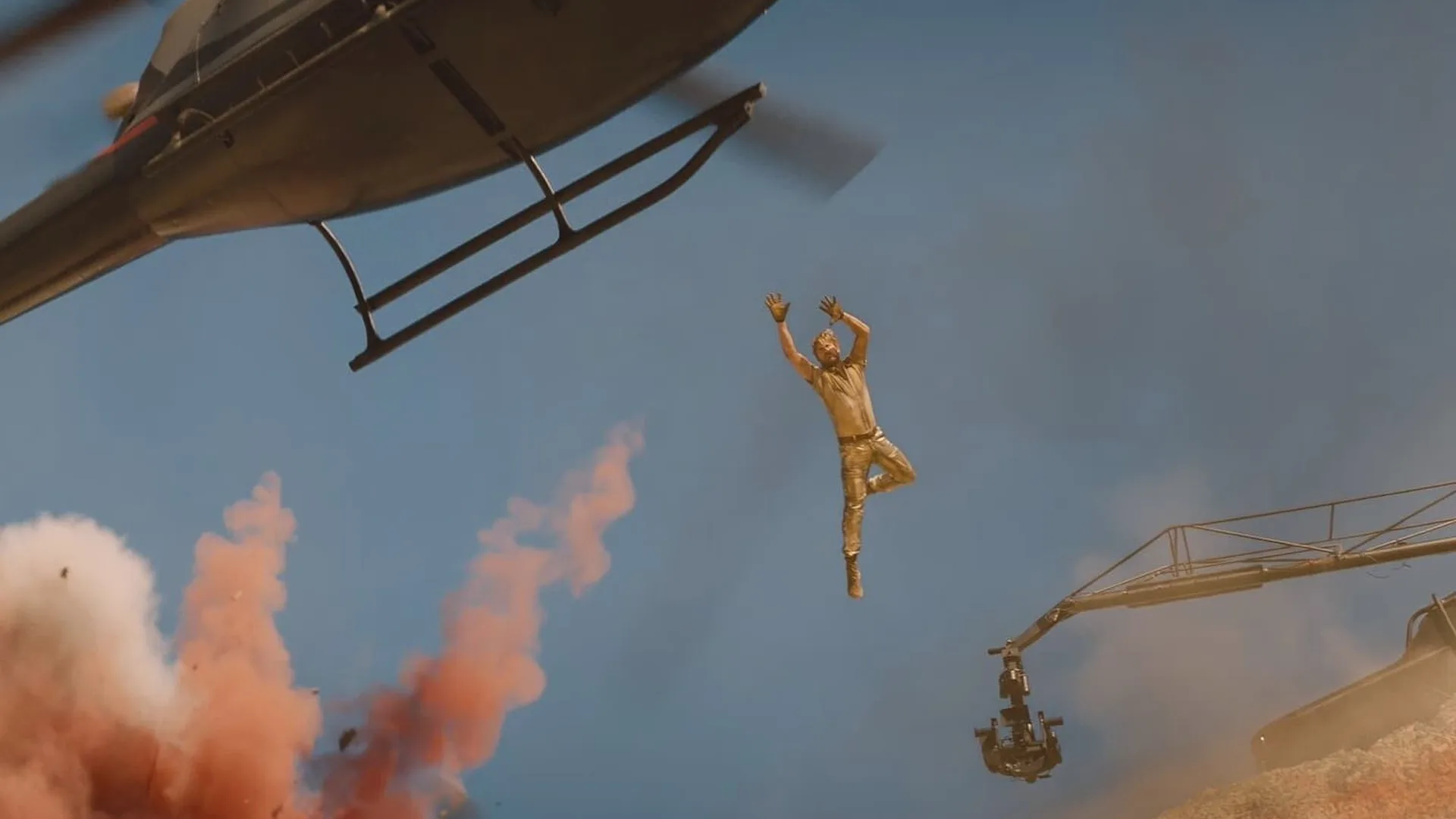 Profesión peligro Ryan Gosling colgado de un helicóptero