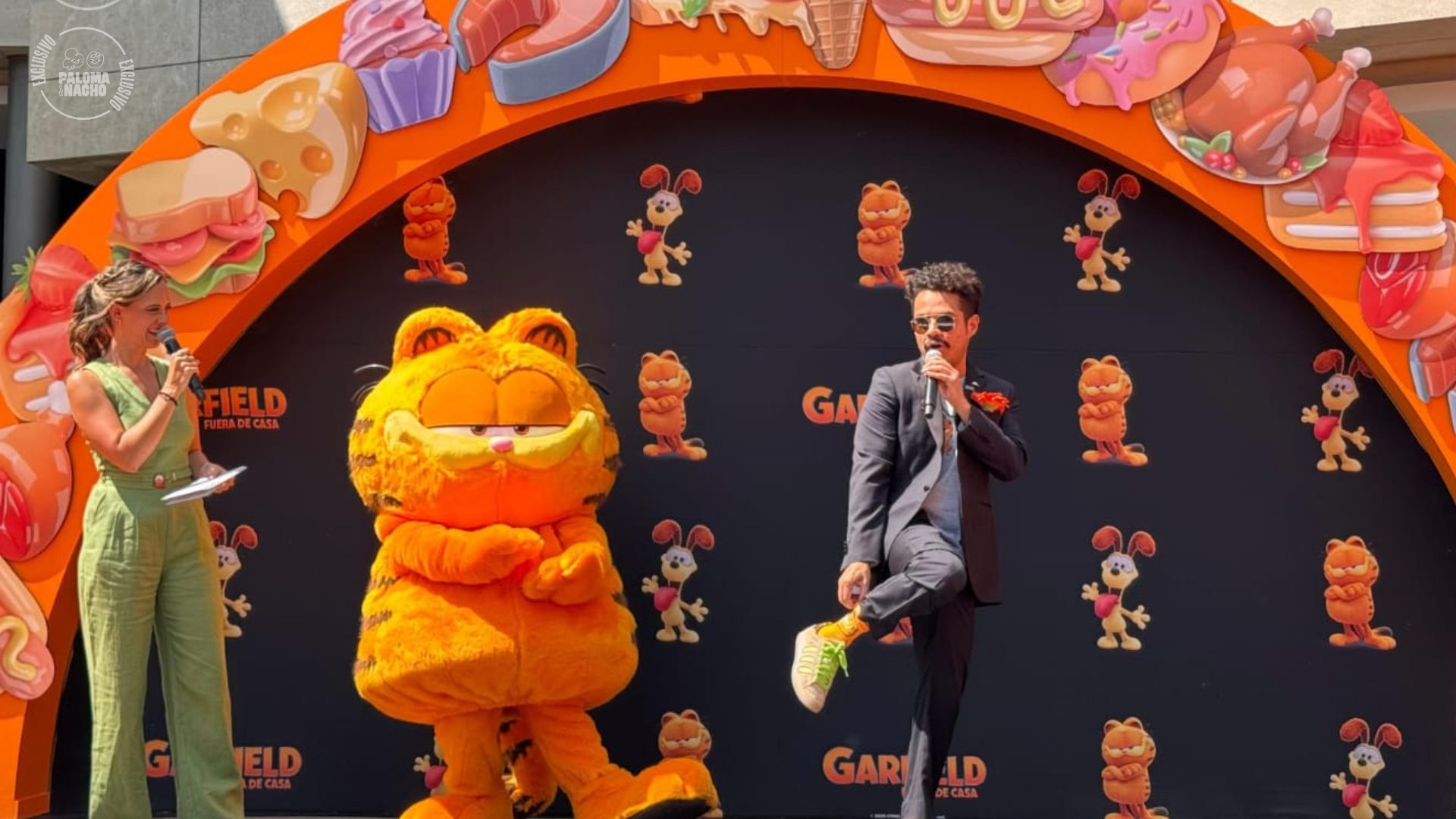 Botarga de Garfield con Memo Villegas