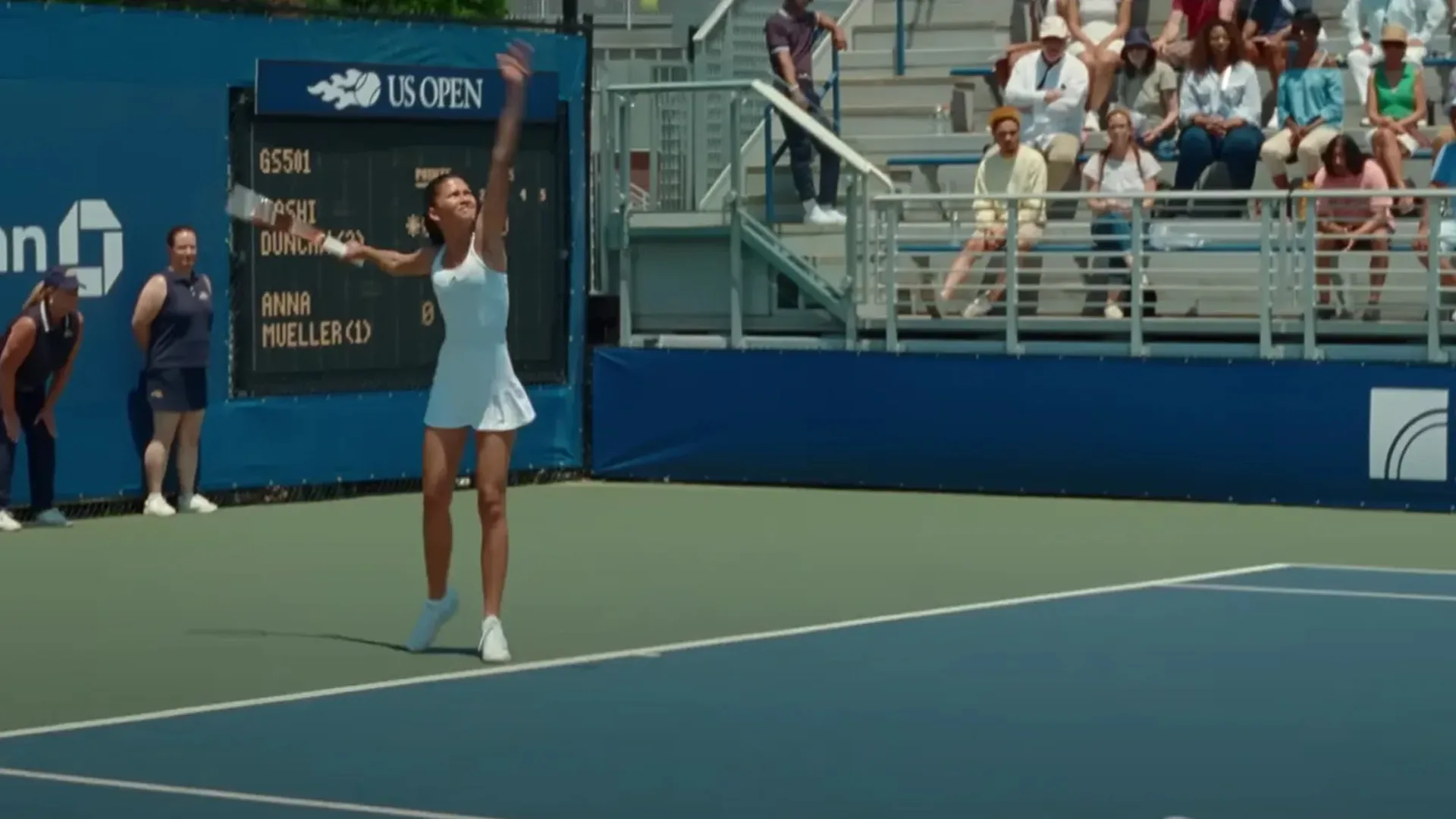 Zendaya jugando tenis en la película Desafiantes