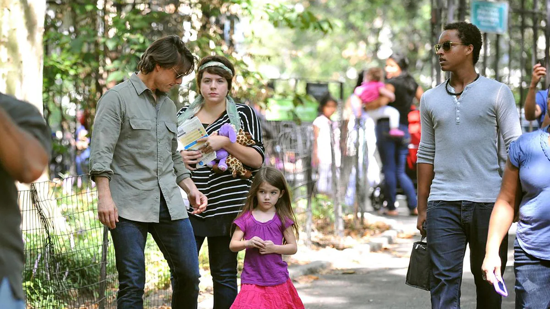 Tom Cruise en el parque con sus hijos