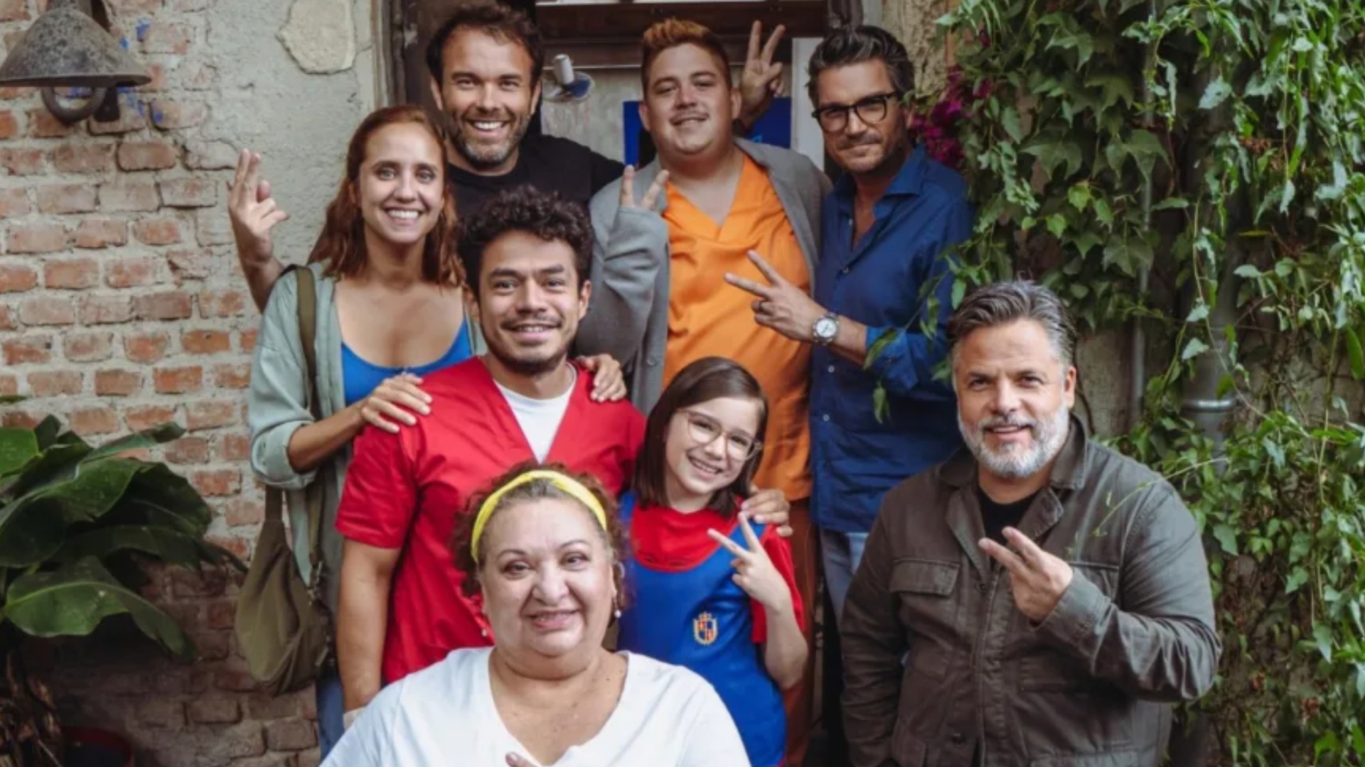 Razones para ver V de Víctor, la nueva película con Memo Villegas y Joaquín Cosío
