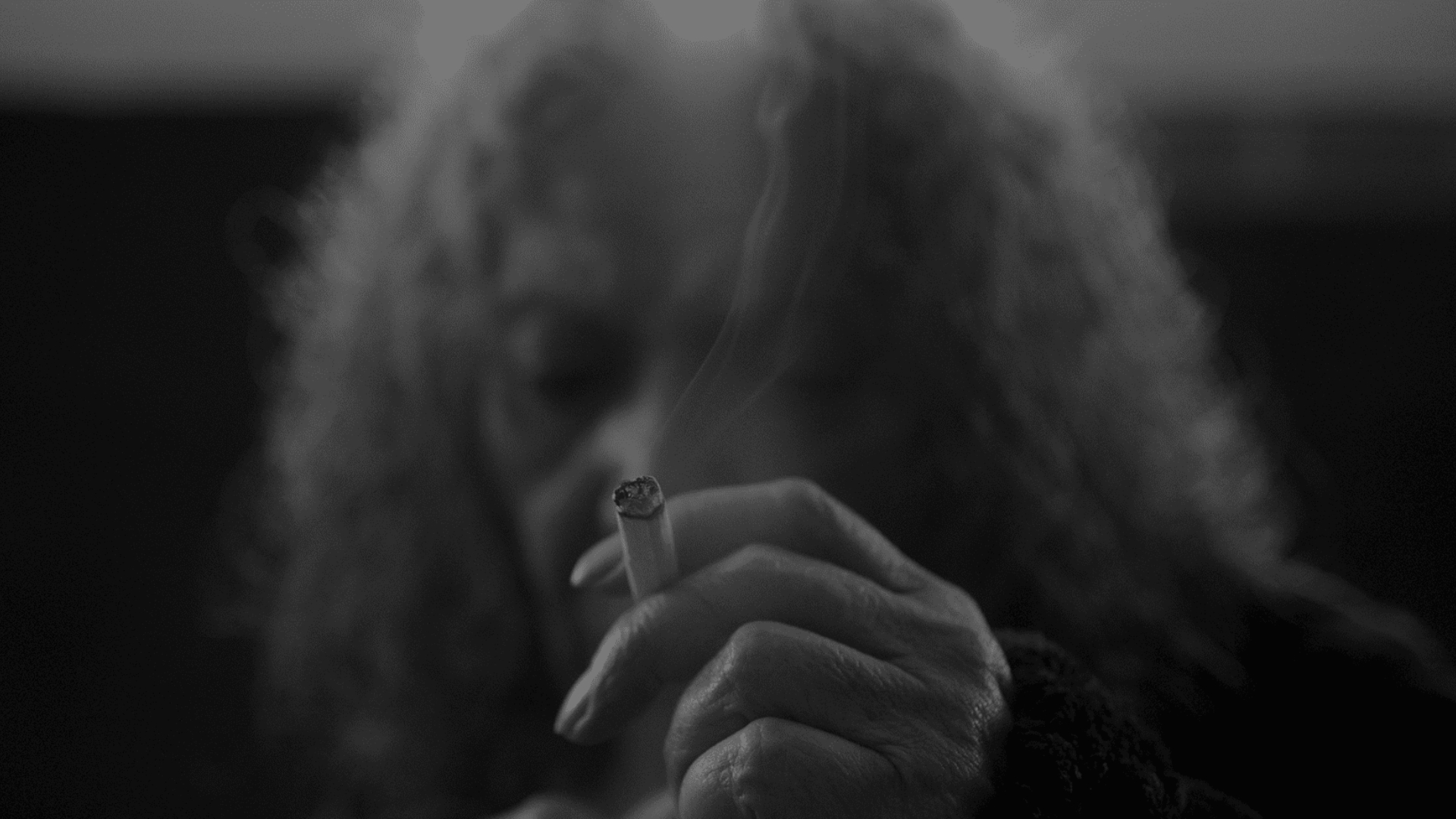 Luisa Huertas actriz fumando